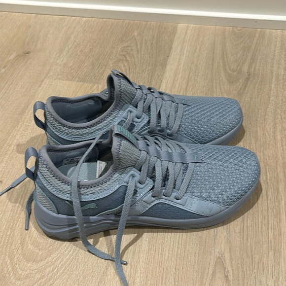 Womens Puma Sneakers - Picture 2 of 6